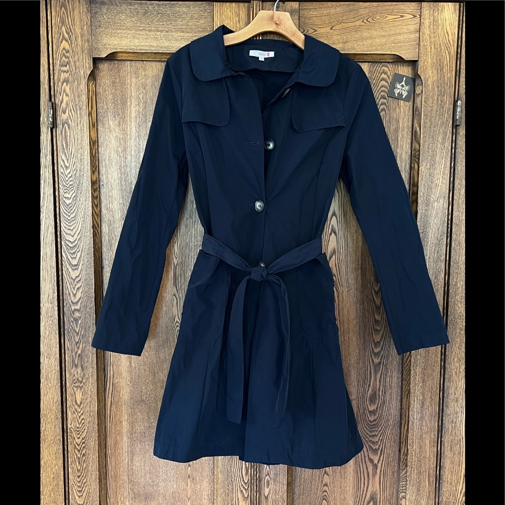 Trench coat in Navy. EUC. Travel light! Slim fit. XS